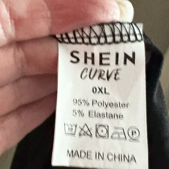 Black tank with interesting detail in the straps - Picture 4 of 4